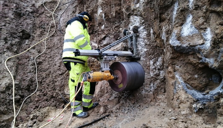 Сверление Ø500*1100 мм в подпорной стене Сверление Ø500*1100 мм в подпорной стене